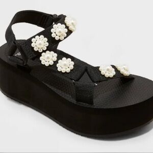 Pearl platform sandal